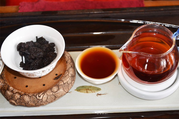 昆明干仓存放,粒粒均匀,犹如珍珠,本款老茶头为宫廷普洱茶在发酵过程