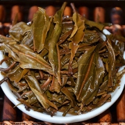 2001年中茶简体云7542老生茶青饼
