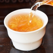 2006年勐海大叶青饼中期老生茶——布朗早春乔木大树茶