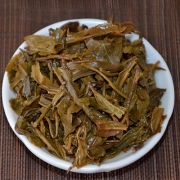 2006年勐海大叶青饼中期老生茶——布朗早春乔木大树茶