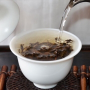 2003年中茶班章雨前乔木饼