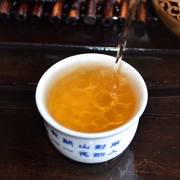 2004年吉幸牌班章生态砖茶1000g
