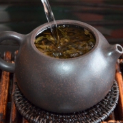 2004年吉幸牌班章生态砖茶1000g