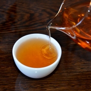 【买一发二】2004年易武弯弓芽尖茶200g